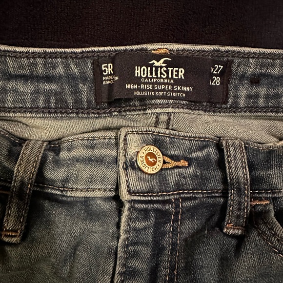 Ripped Hollister jeans - Picture 1 of 3